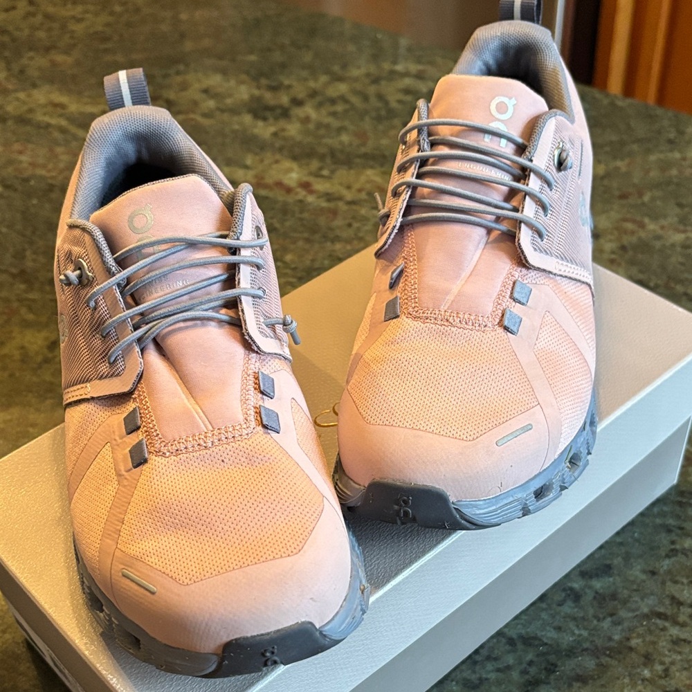 On Women's Pink and Gray Sneakers